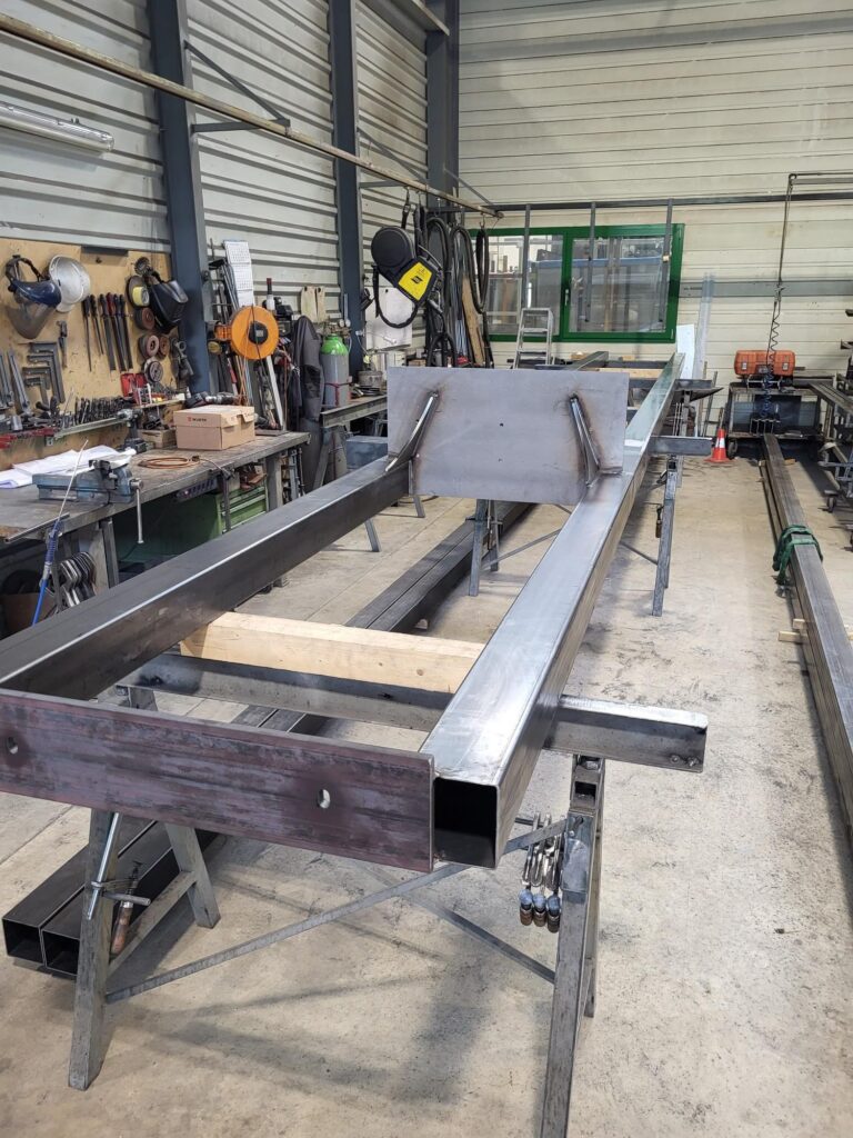 Fabrication Porte Guillotine 2 Rotated 1 768x1024