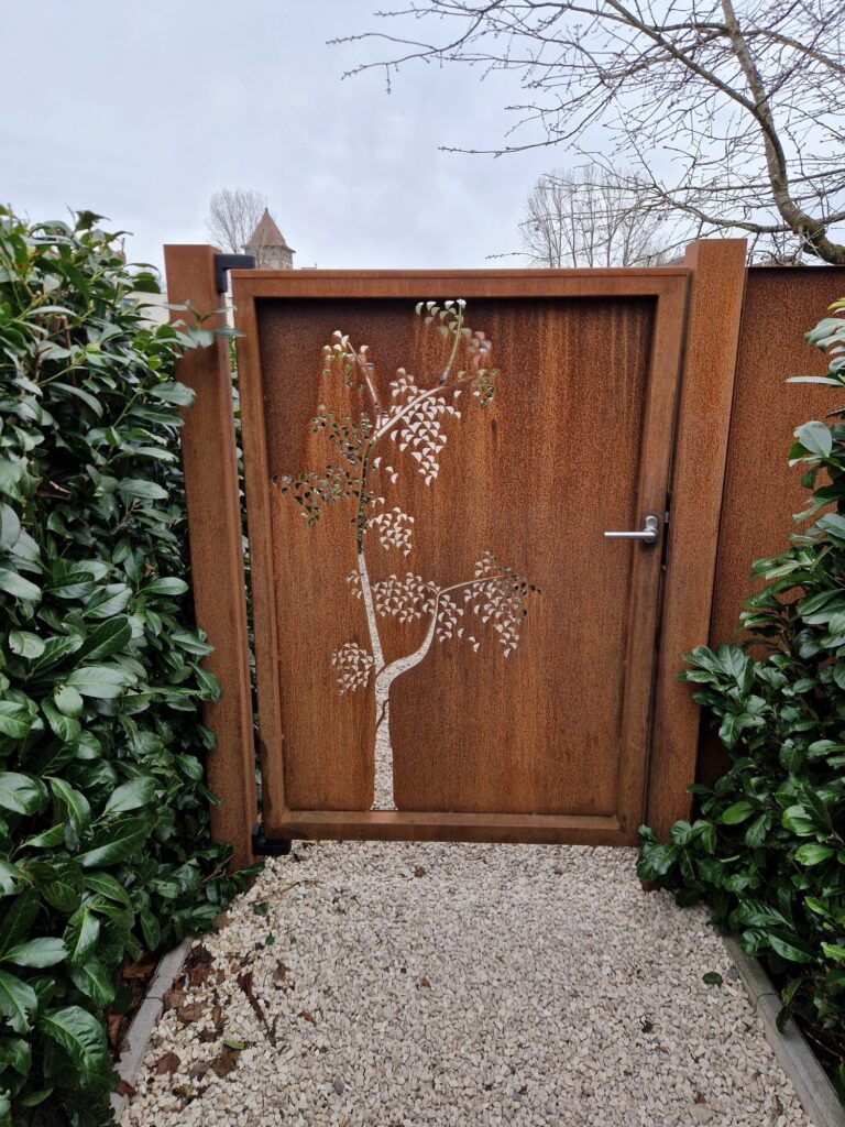 Portail A Battant En Corten 2 768x1024