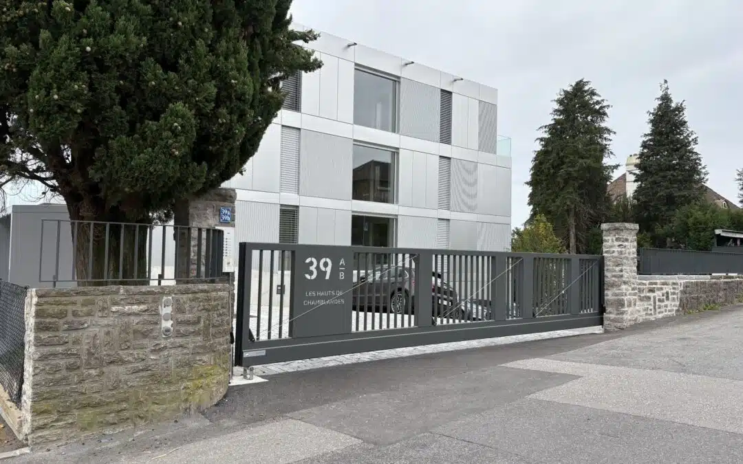 Portail coulissant industriel