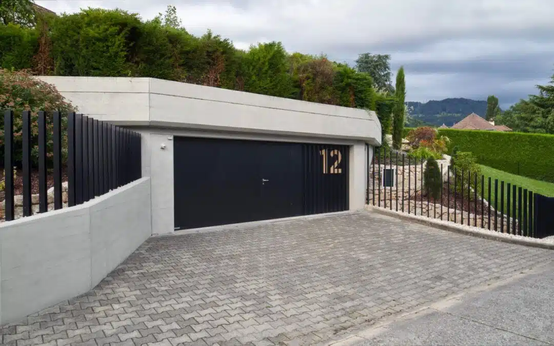 Porte basculante à ressorts